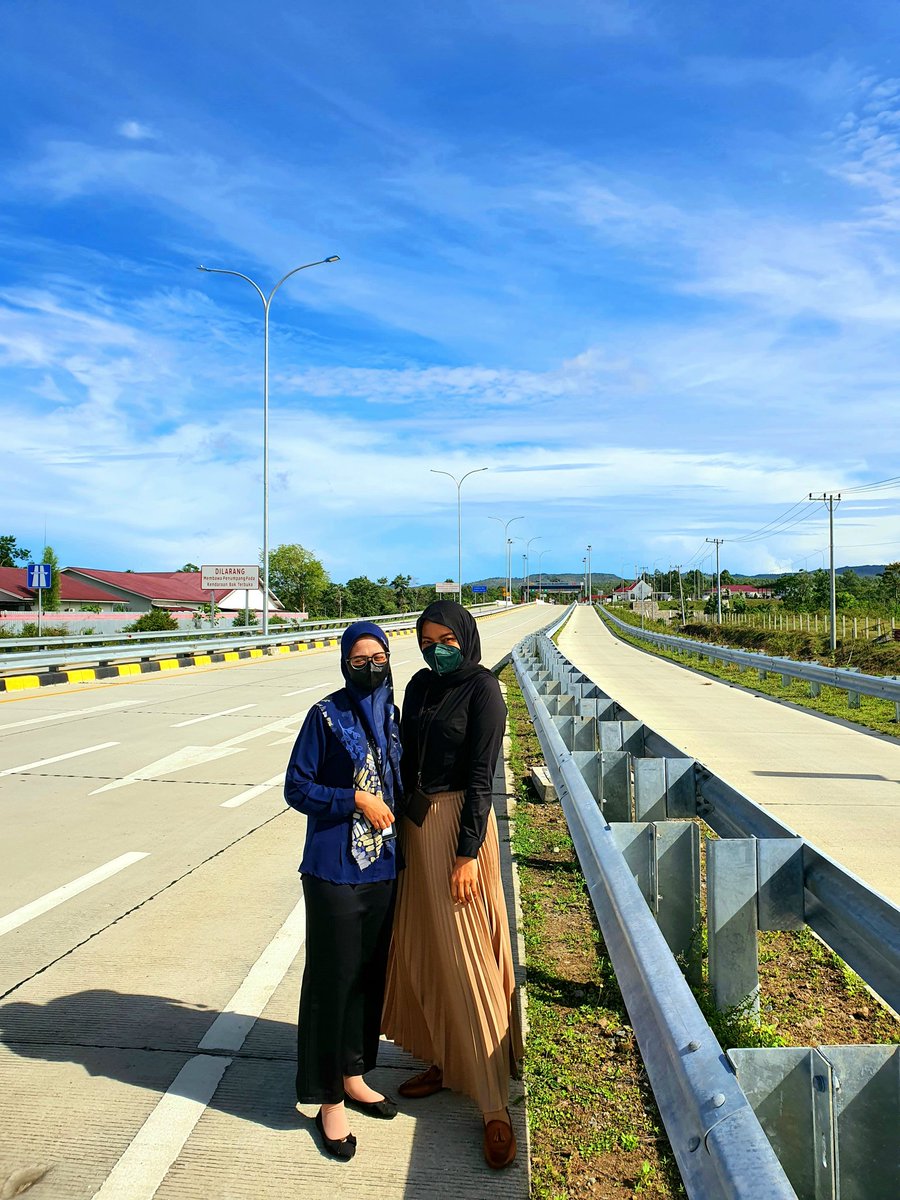 arabiyani's tweet photo. Tol Sibanceh ini sudah saya lewati 2 kali hari ini. Tadi pagi sekali, barusan sekali. PP alias pulang pergi. 

Malah kemarin 2 x PP Banda Aceh Jantho. 

Berhubung cuaca cerah, langitnya indah, saya menepi untuk merekam pemandangan ini. 

Selamat beraktivitas semuanya ❤ https://t.co/EV6cXKSqN9