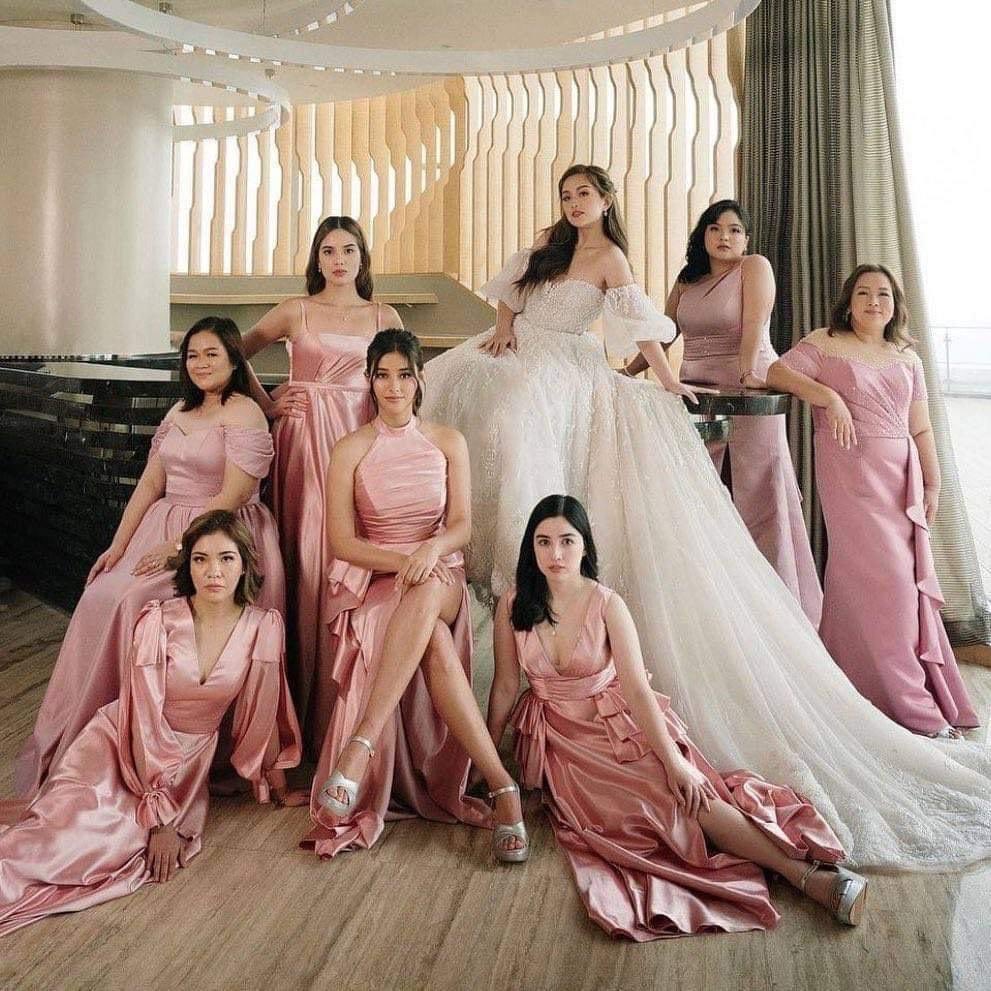 elyxirpogi's tweet photo. Yung tinodo mo yung posing mo kase ikaw yung bride pero inupuan ka lang ni Liza Soberano #sapaw https://t.co/nQmXE8aujs