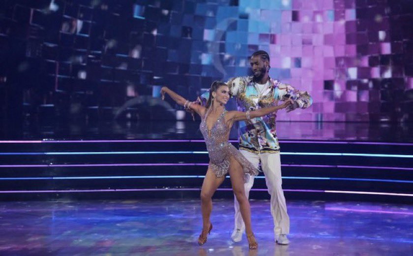 dearsopenik's tweet photo. LET’S GOOOOOO #DWTS https://t.co/wzhvRAJUv0
