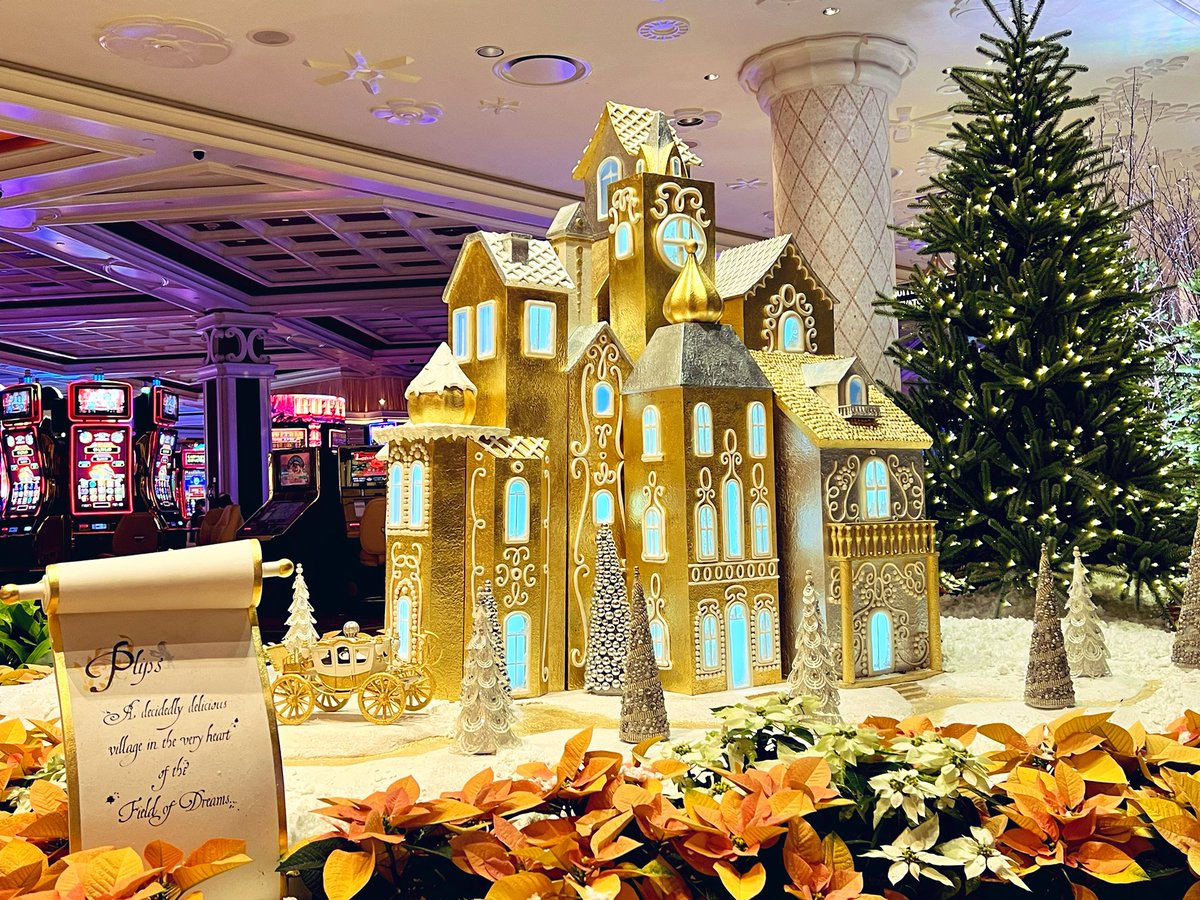 WynnLasVegas's tweet photo. 🎶 It’s beginning to look a lot like Christmas… 🎶 https://t.co/4bJwu50KXN