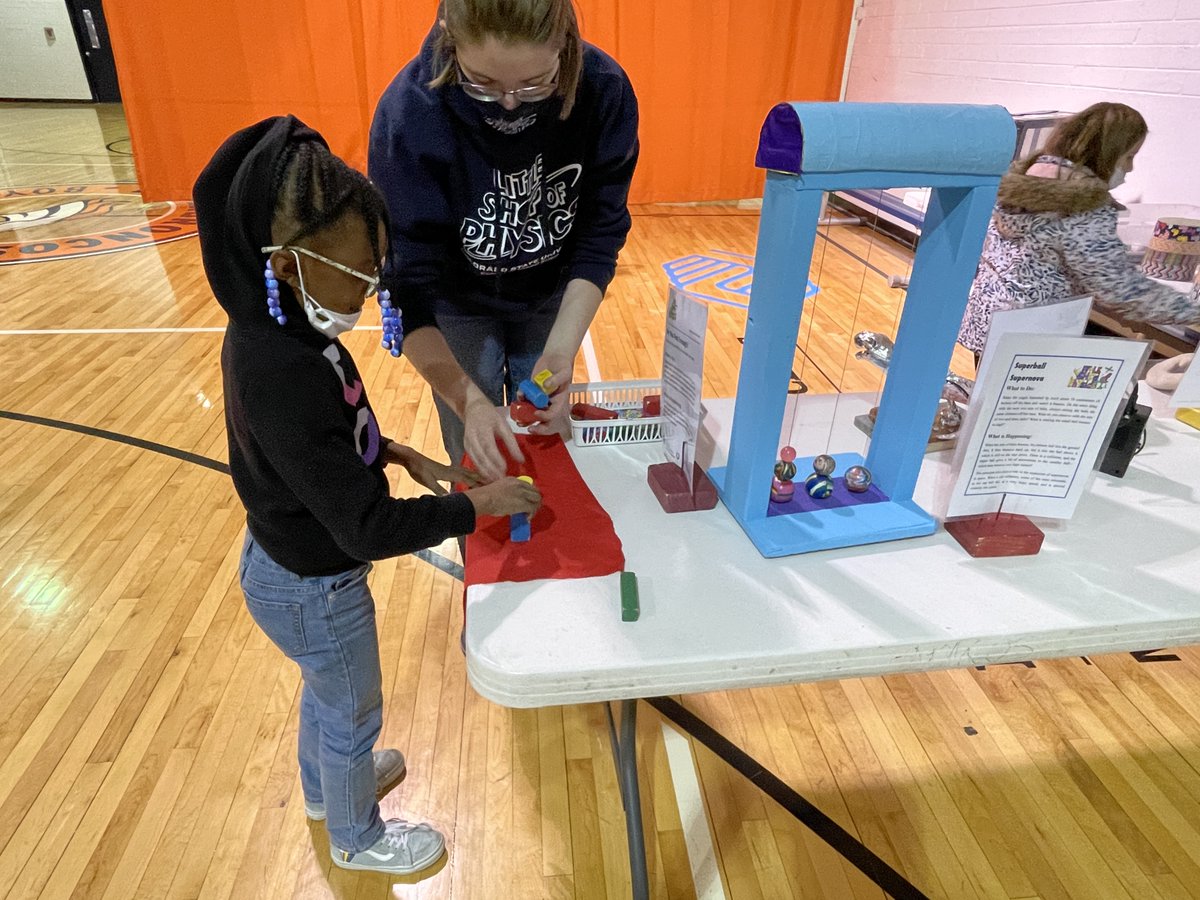 BroncosOffField's tweet photo. Last week the @Broncos teamed up with @CSULSOP to host a "Little Shop of Physics" night at the #Broncos @BGCMetroDenver Club as part of the Broncos #TackleSTEM program ๐งช๐ก
Special thanks to our Tackle STEM partners @evrazna, @LightningeMtrs, Ranger Energy Services and Logitix! https://t.co/YvivxS837o