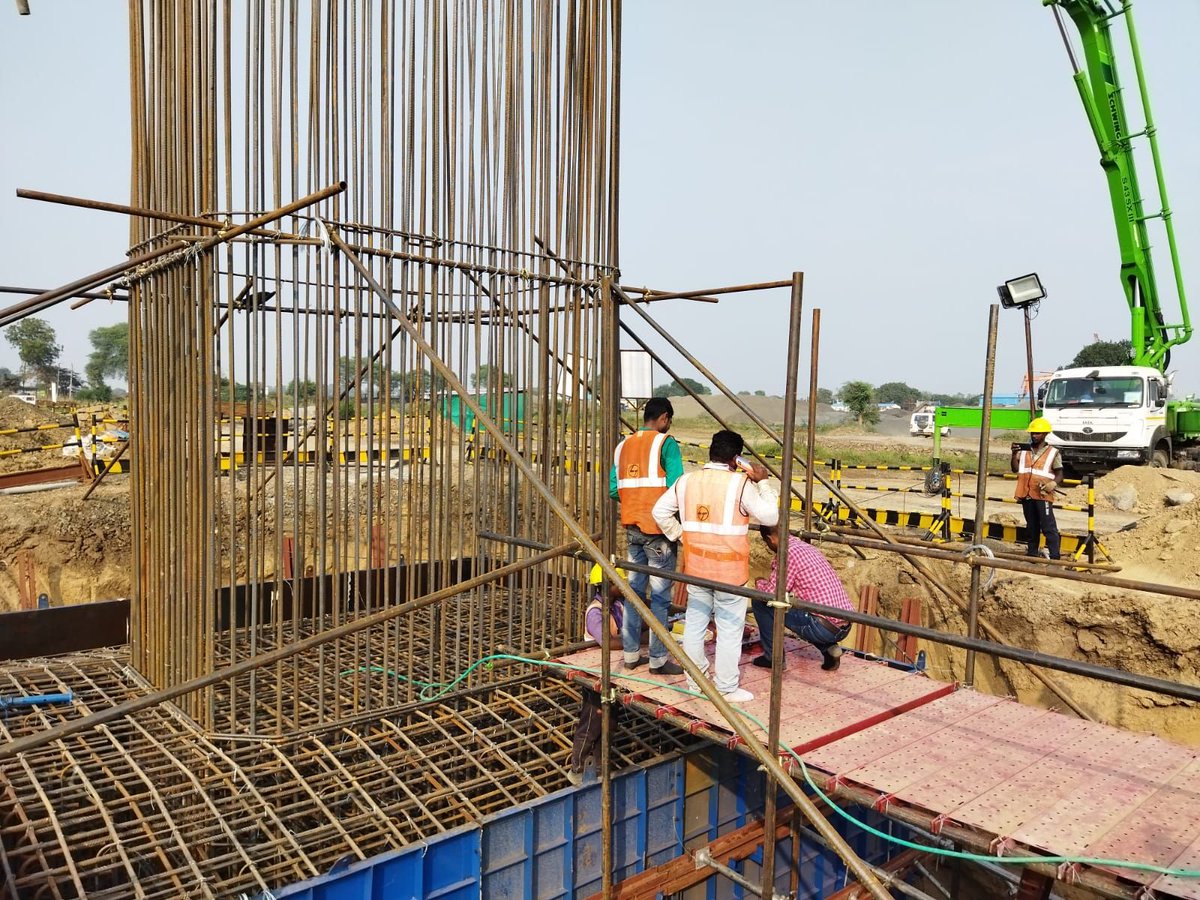ET_Transit's tweet photo. India's #MAHSRProject has recently got a boost. Workers of @larsentoubro @nhsrcl have started concreating the first #pilecap for #PackageC4 of Mumbai-Ahmedabad #HighSpeedRailCorridor at chainage 321 (pile cap P12). #IndianBulletTrain https://t.co/HH4wd2BmV1