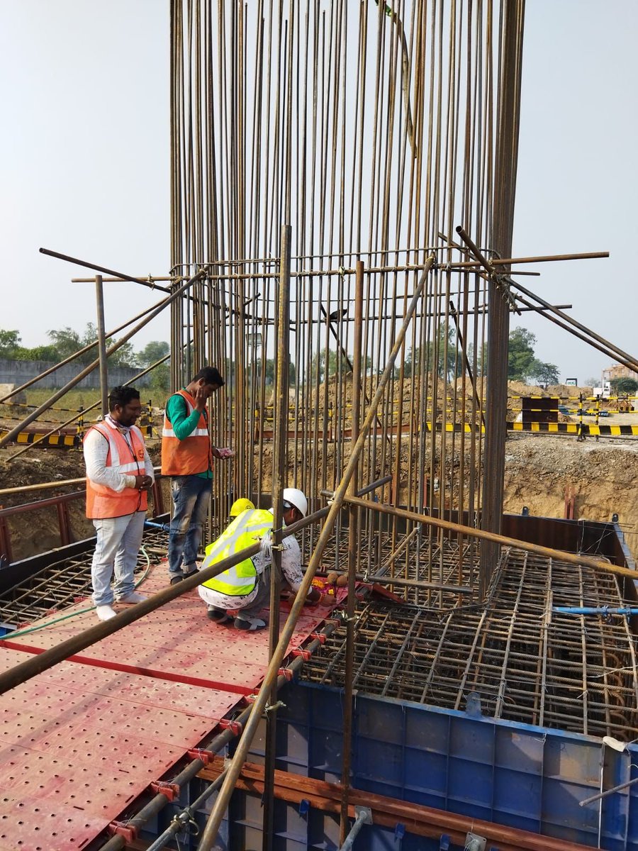 ET_Transit's tweet photo. India's #MAHSRProject has recently got a boost. Workers of @larsentoubro @nhsrcl have started concreating the first #pilecap for #PackageC4 of Mumbai-Ahmedabad #HighSpeedRailCorridor at chainage 321 (pile cap P12). #IndianBulletTrain https://t.co/HH4wd2BmV1