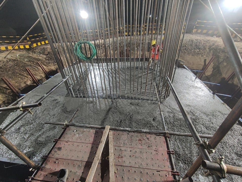 ET_Transit's tweet photo. India's #MAHSRProject has recently got a boost. Workers of @larsentoubro @nhsrcl have started concreating the first #pilecap for #PackageC4 of Mumbai-Ahmedabad #HighSpeedRailCorridor at chainage 321 (pile cap P12). #IndianBulletTrain https://t.co/HH4wd2BmV1