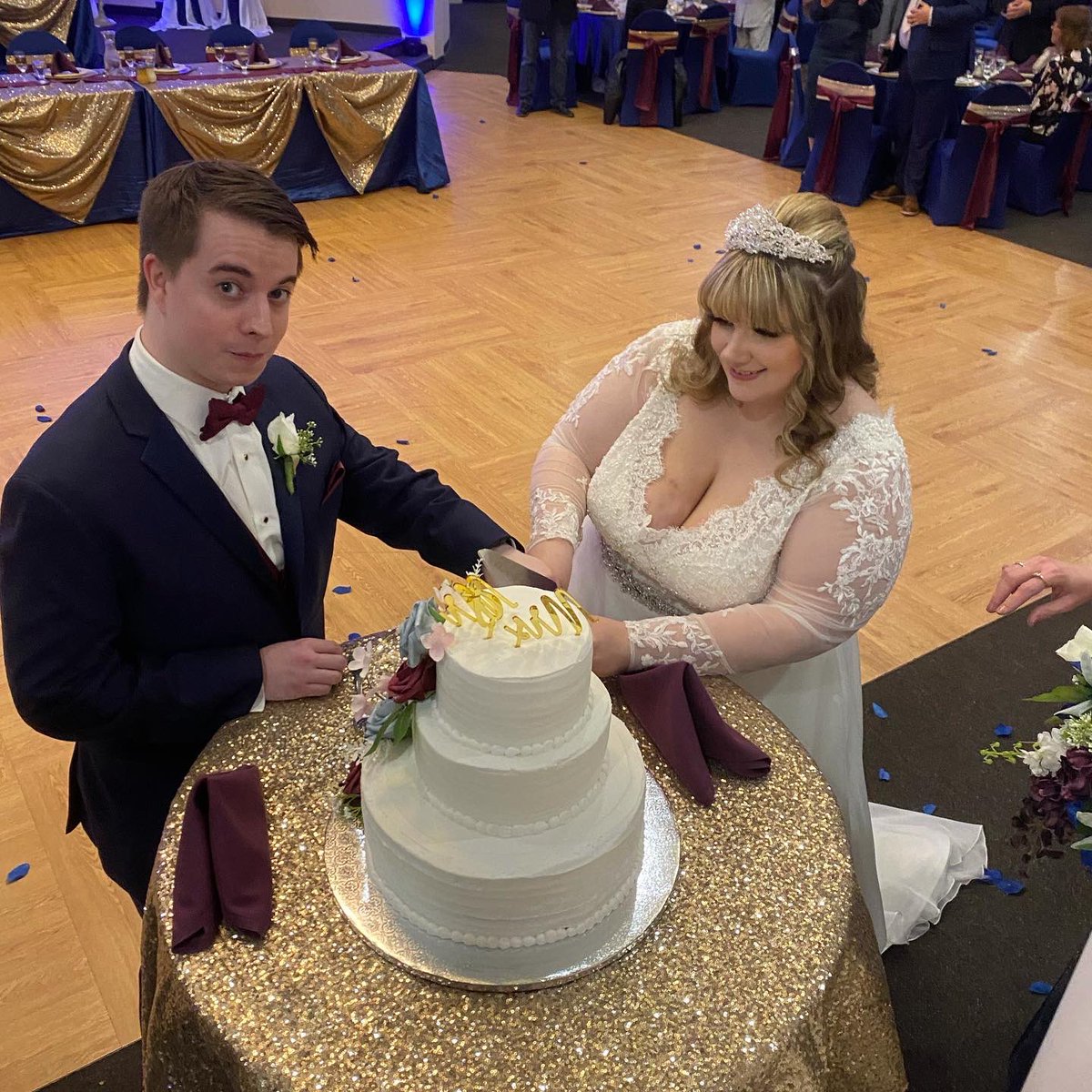 kaylaj1848's tweet image. Got married to my bestfriend this weekend and got tacobell on our way to the hotel 💗💗💗