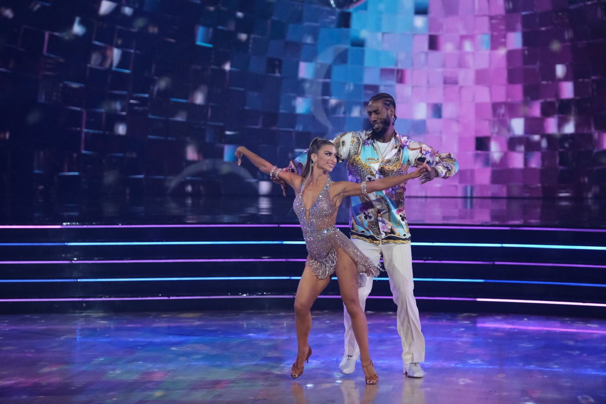 .<a href="/imanshumpert/">Iman.</a> is the first ex-NBA player to win Dancing With The Stars 👏

(via @DancingABC)