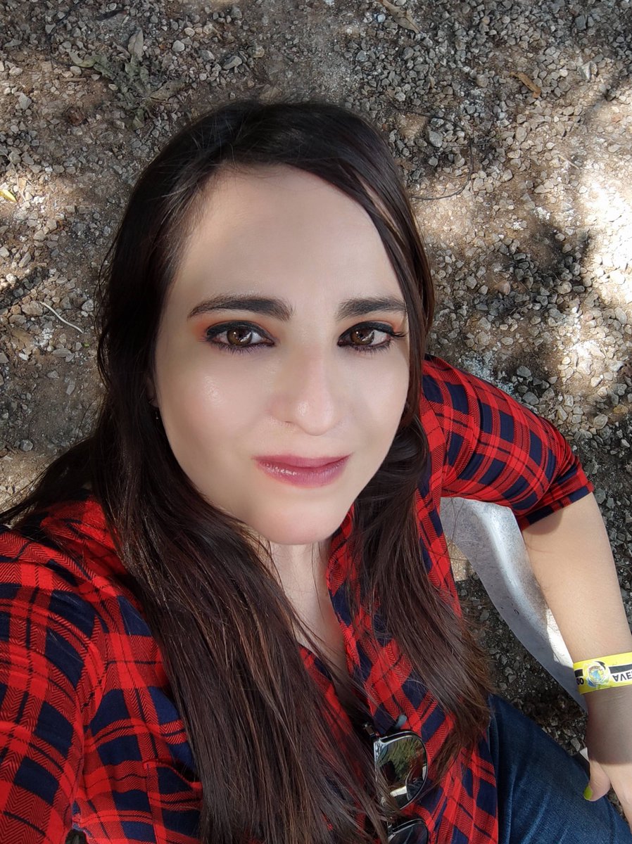 Kekesauruus's tweet photo. tarde como siempre, nadie me pela como siempre
pero aqui esta ajajaja
#SelfieForCache https://t.co/su2F6xQMBt