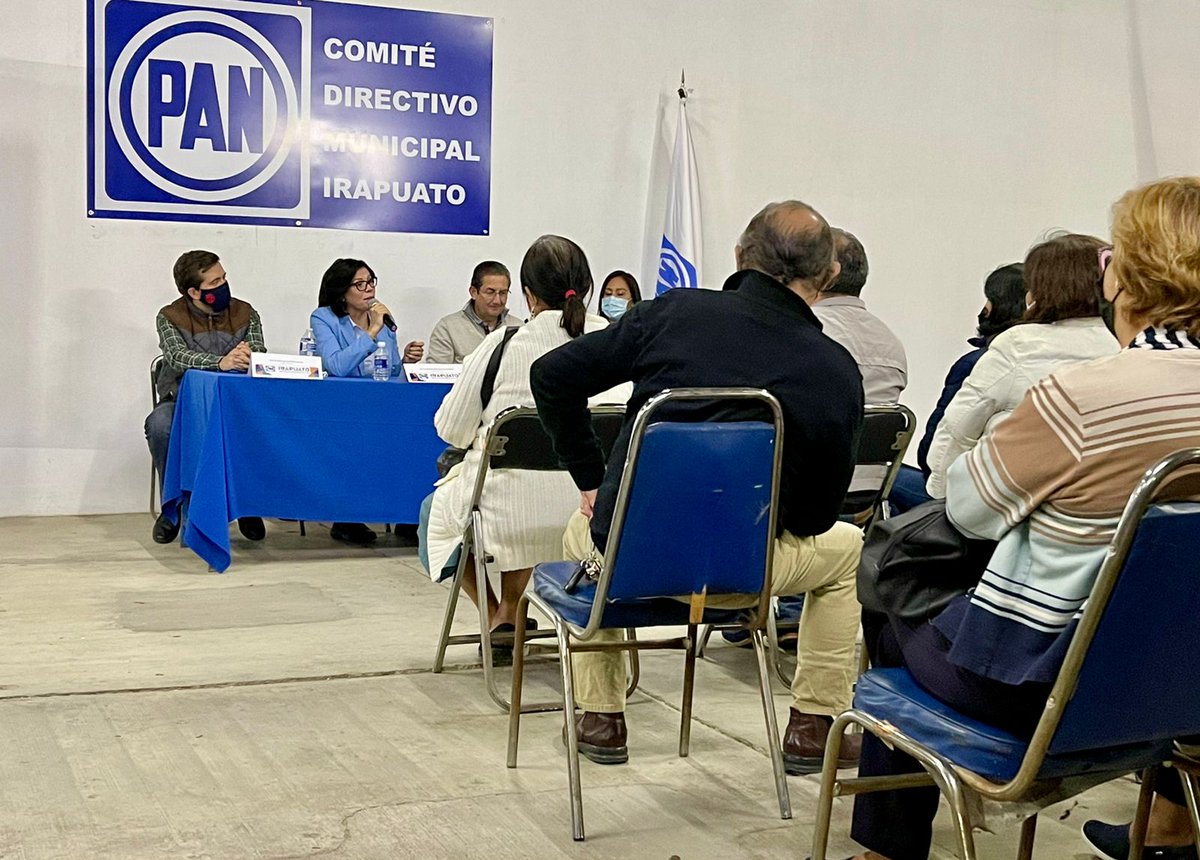 VictorZanella's tweet photo. En el Partido Acción Nacional estamos muy unidos y #ConLasPilasBienPuestas para trabajar en equipo. Irapuato es nuestra casa y seguiremos impulsando el desarrollo pleno de nuestras familias irapuatenses. Un gusto acompañar a @ItzelBalderasH en la #JuntaInformativaAzul https://t.co/9UI1maGKGR