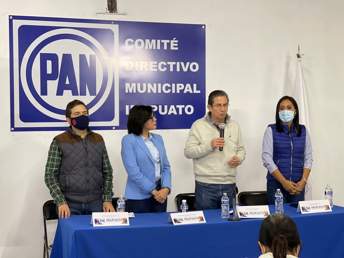 VictorZanella's tweet photo. En el Partido Acción Nacional estamos muy unidos y #ConLasPilasBienPuestas para trabajar en equipo. Irapuato es nuestra casa y seguiremos impulsando el desarrollo pleno de nuestras familias irapuatenses. Un gusto acompañar a @ItzelBalderasH en la #JuntaInformativaAzul https://t.co/9UI1maGKGR