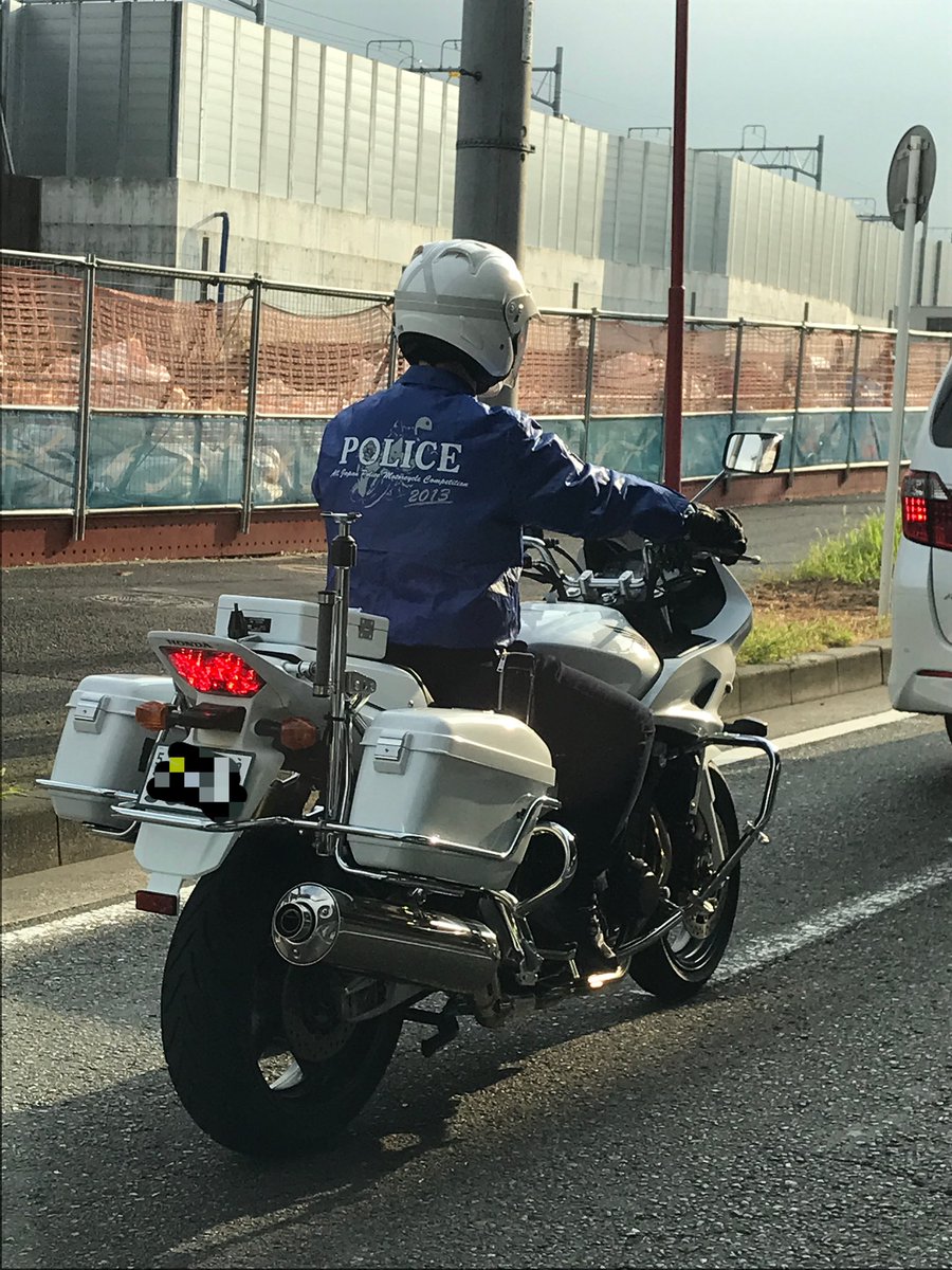 パトランプが無いから白バイコスプレみたいだけど、紛らわしいなぁ