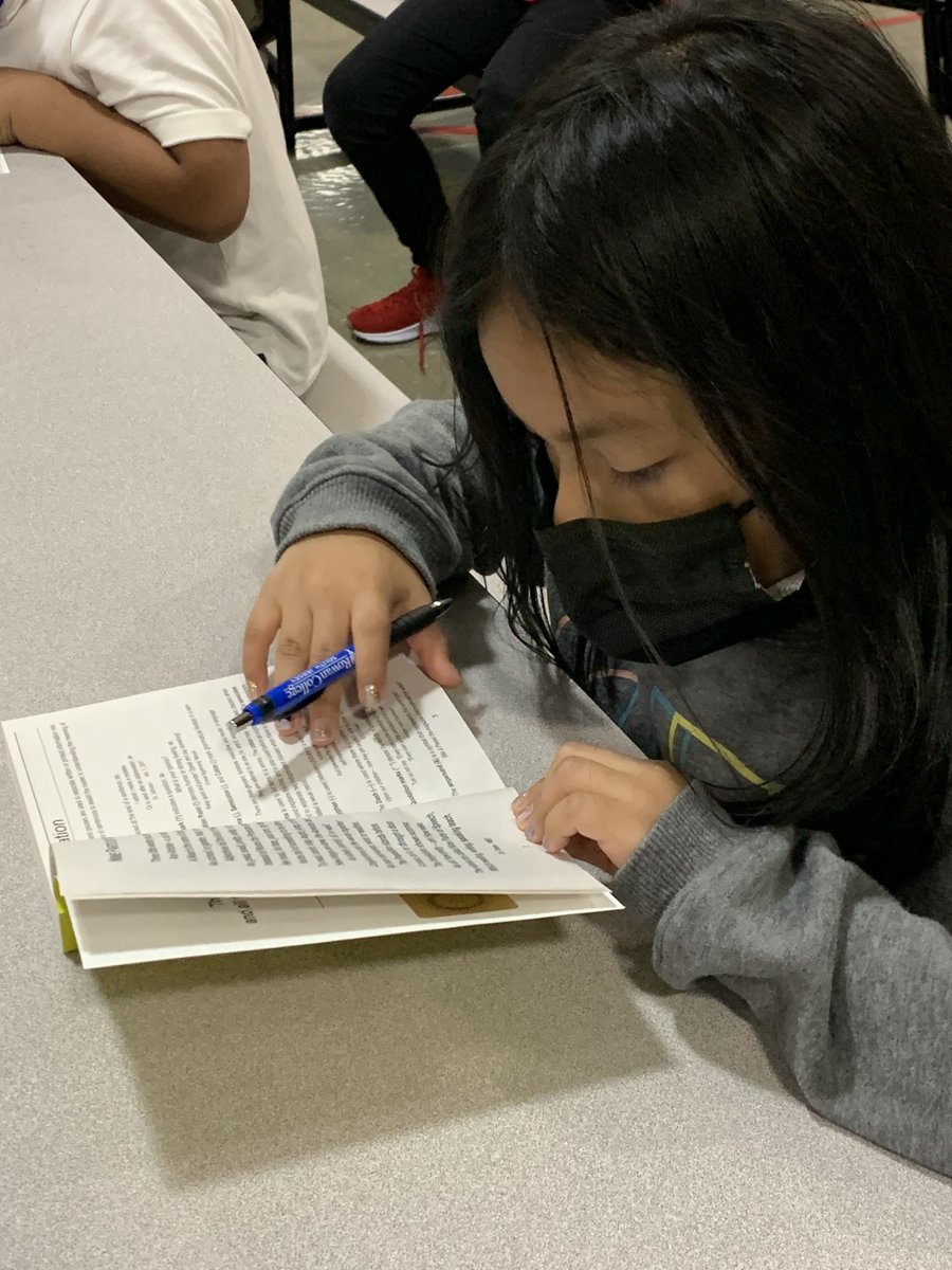 The Rotary Club of Vineland is supercalifragilisticexpialidocious!!  Our 3rd graders are grateful for their dictionaries and pens 📙🖊️🐬