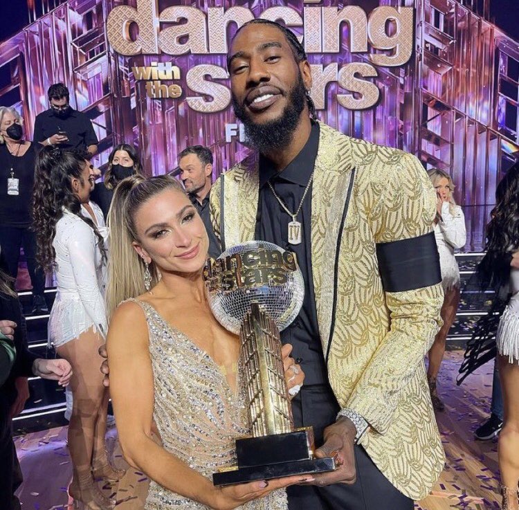 ALambs7's tweet photo. My boy @imanshumpert did it!!! Rooted for him the entire season! So happy to see someone with ZERO dance background bring home the mirror ball. 👏🏻👏🏻👏🏻 #DancingWiththeStars https://t.co/JAaDS3JRcw