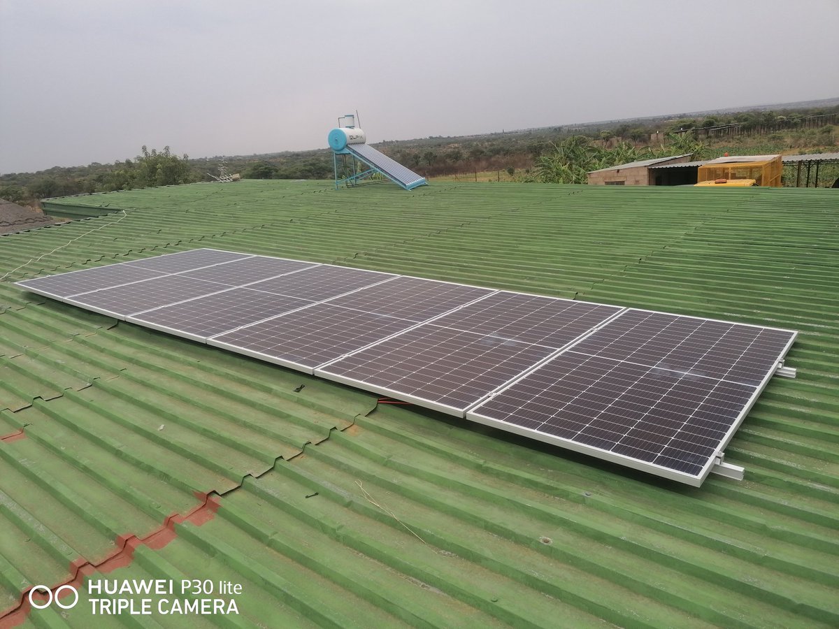 Eng_Madziva's tweet photo. Energy Update: Last Friday we were in Bulawayo doing our first installation with SRNE inverter 5kva and Cfe Wall Mountable Battery. Besides having a good time with long Time friend @Bibaz23, the City of Kings is just a good place to be 🤌🏿🤌🏿💯💯. #SolarShackInstallation https://t.co/dOSqdgWtuL
