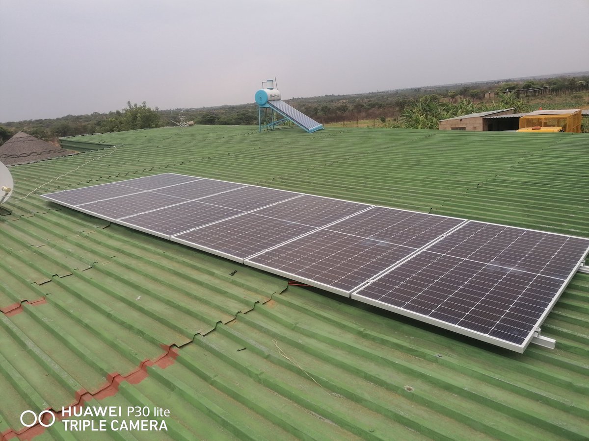 Eng_Madziva's tweet photo. Energy Update: Last Friday we were in Bulawayo doing our first installation with SRNE inverter 5kva and Cfe Wall Mountable Battery. Besides having a good time with long Time friend @Bibaz23, the City of Kings is just a good place to be 🤌🏿🤌🏿💯💯. #SolarShackInstallation https://t.co/dOSqdgWtuL
