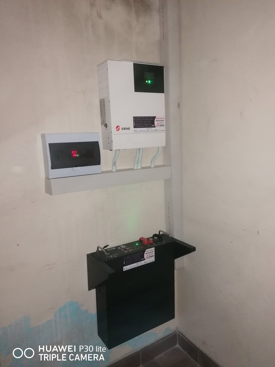 Eng_Madziva's tweet photo. Energy Update: Last Friday we were in Bulawayo doing our first installation with SRNE inverter 5kva and Cfe Wall Mountable Battery. Besides having a good time with long Time friend @Bibaz23, the City of Kings is just a good place to be 🤌🏿🤌🏿💯💯. #SolarShackInstallation https://t.co/dOSqdgWtuL