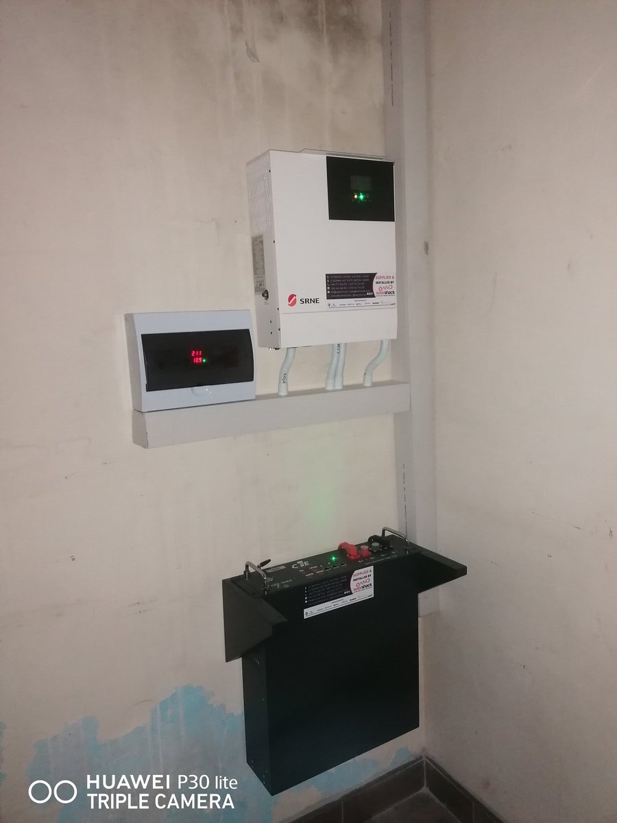 Eng_Madziva's tweet photo. Energy Update: Last Friday we were in Bulawayo doing our first installation with SRNE inverter 5kva and Cfe Wall Mountable Battery. Besides having a good time with long Time friend @Bibaz23, the City of Kings is just a good place to be 🤌🏿🤌🏿💯💯. #SolarShackInstallation https://t.co/dOSqdgWtuL