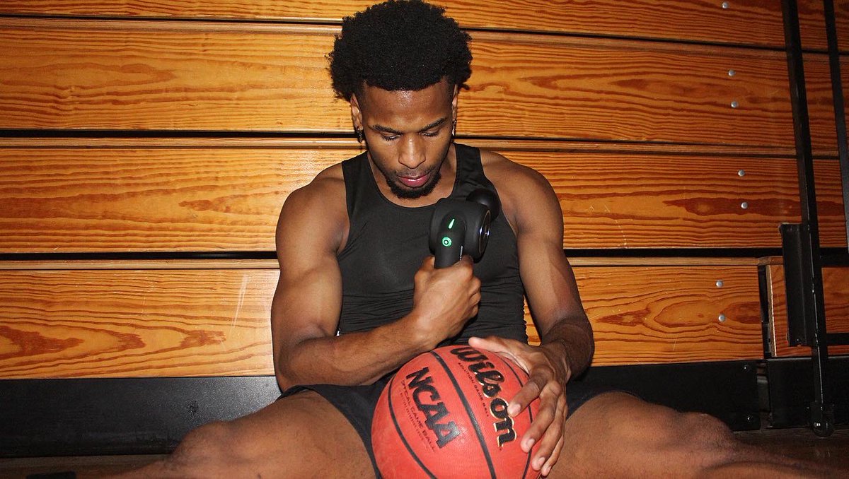 ihoopwithgod's tweet photo. In order to play and be at tip top shape I ALWAYS go to Reathlete Massage Gun!🤩 #Sponsored #ReathletePartner https://t.co/K38uSnKmh9