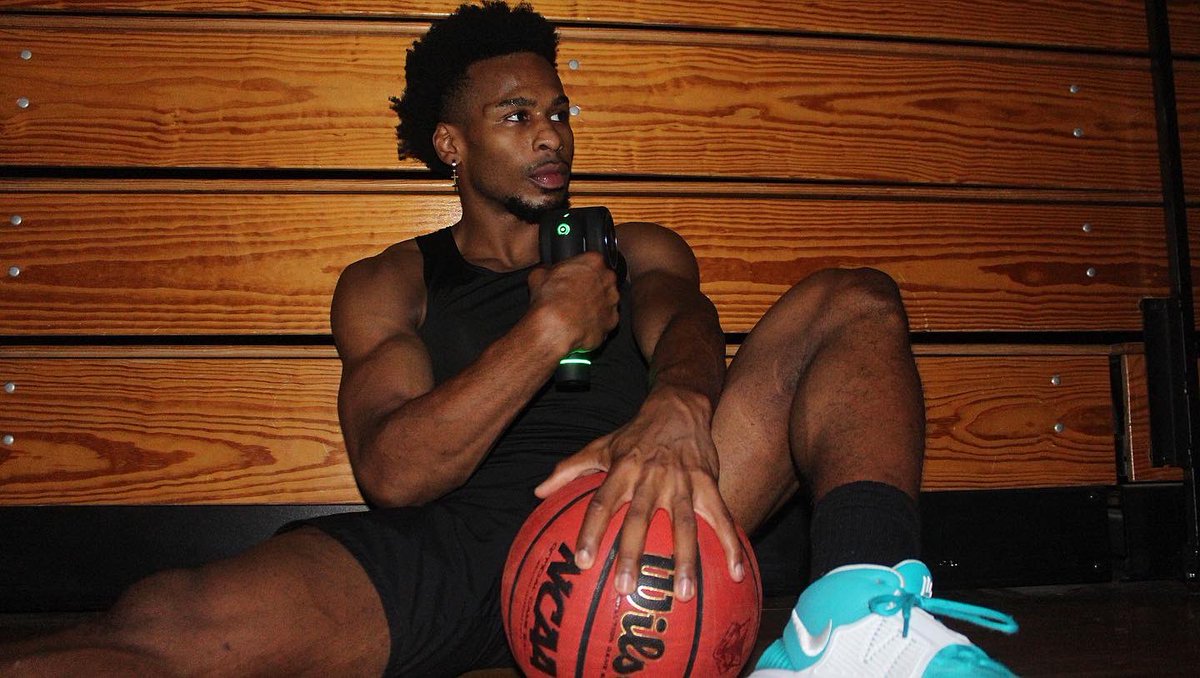 ihoopwithgod's tweet photo. In order to play and be at tip top shape I ALWAYS go to Reathlete Massage Gun!🤩 #Sponsored #ReathletePartner https://t.co/K38uSnKmh9