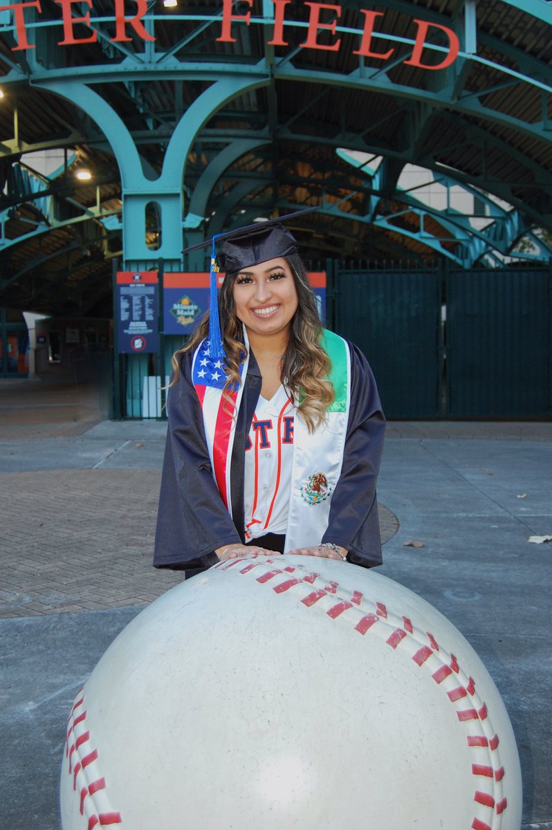 _lexxkiara24's tweet photo. 18 days until I walk across the stage to receive my first college degree at my favorite place ever! 🎓🧡 #firstgencollegegrad #classof2021 https://t.co/097rliGfcd