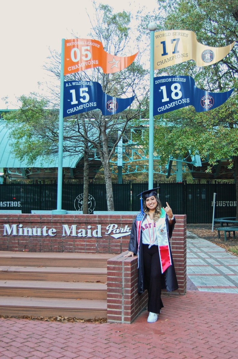 _lexxkiara24's tweet photo. 18 days until I walk across the stage to receive my first college degree at my favorite place ever! 🎓🧡 #firstgencollegegrad #classof2021 https://t.co/097rliGfcd
