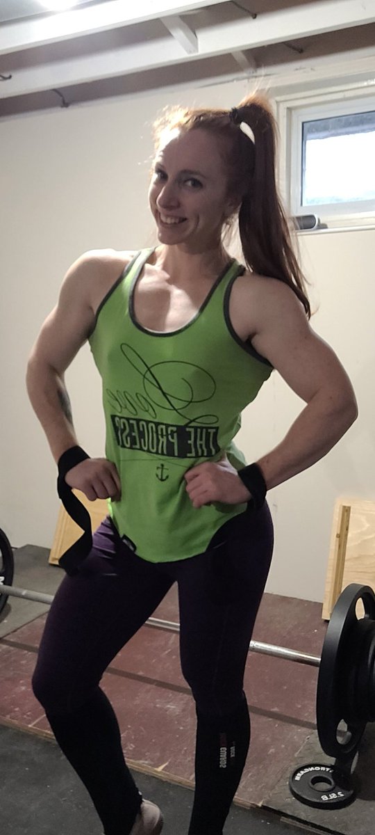 fitlilredhead's tweet photo. Growing in all the right places #glutes #quads #bouldershoulders #fit #fitbabe #fitness #bodybuilding #eattogrow #redhead #gymrat #homegym #homegymlife #onlyfans #onlyfansmuscle #contentcreator #linkinbio https://t.co/F1IUQvNdSE