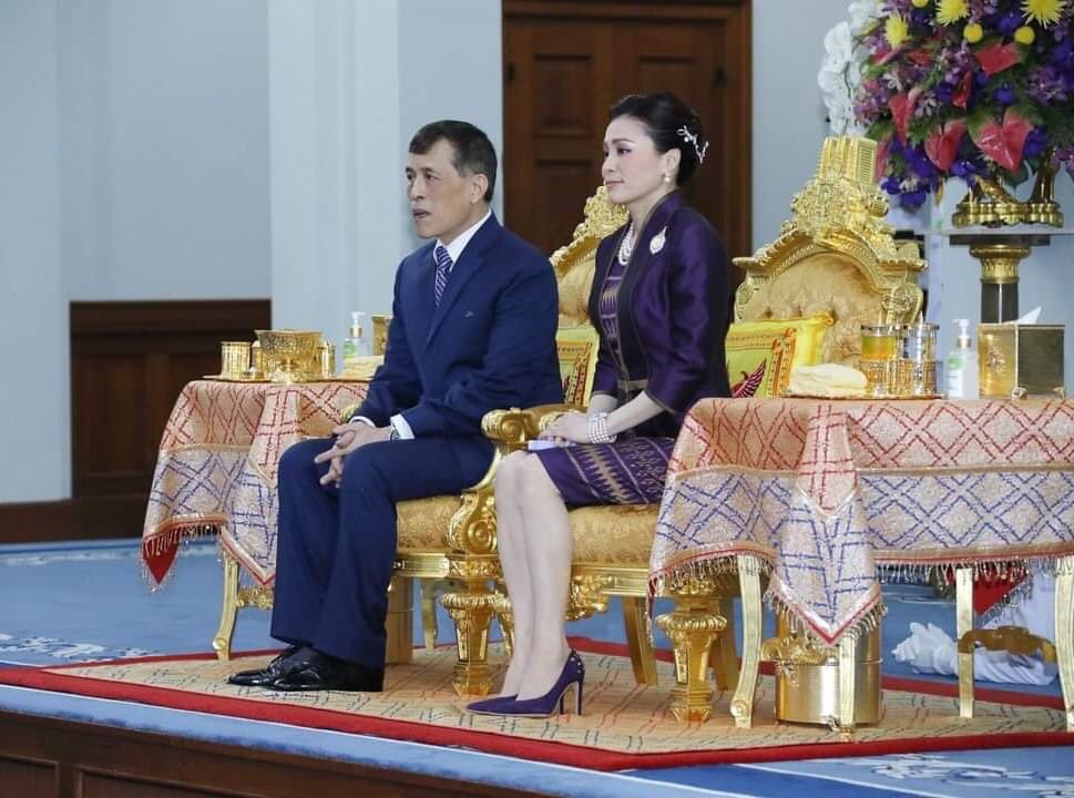 Lucky61082's tweet photo. พระบาทสมเด็จพระเจ้าอยู่หัว และสมเด็จพระนางเจ้าฯ พระบรมราชินี พระราชทานพระบรมราชวโรกาสให้ คณะบุคคลต่างๆ จำนวน 4 คณะ เข้าเฝ้าทูลละอองธุลีพระบาท ณ ศาลาดุสิดาลัย สวนจิตรลดา #เรารักสถาบันพระมหากษัตริย์ #ทรงพระเจริญ https://t.co/DyAgmohrZ8