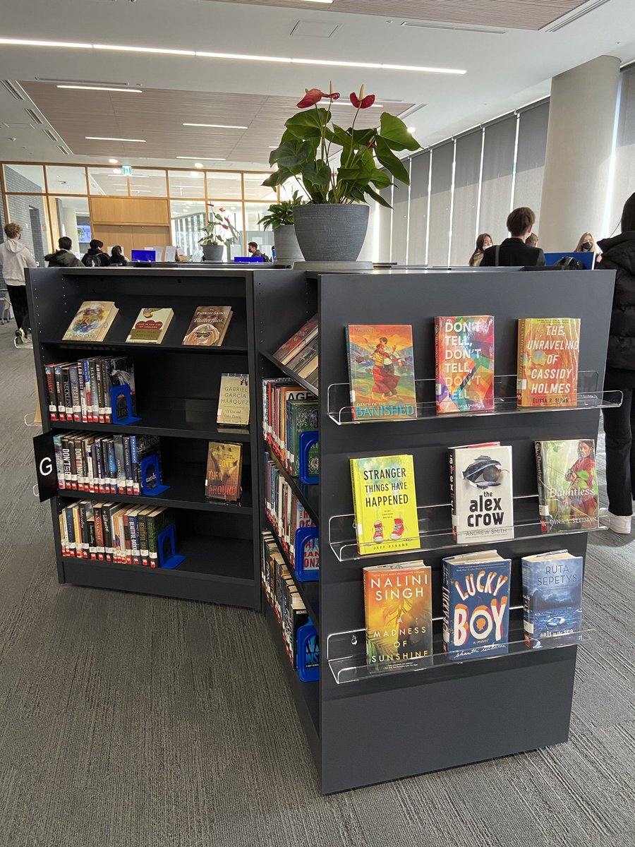 LibraryLauren1's tweet image. Updated our @RaecoAU shelving with more forward facing display options. Added display to the ends of our shelving. Book covers are visible: better browsing and it looks great! #intlchat #sfs1912 #betterbrowsing #forwardfacing