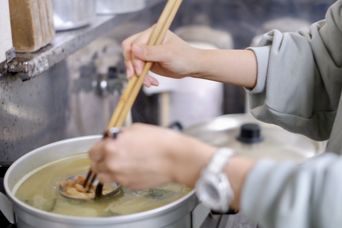 kanomachi_'s tweet photo. 俳優部で炊き出しをつくっております🍙
#かのまち #COLLABOplus #下地湧貴監督 https://t.co/FOLV77rr4h
