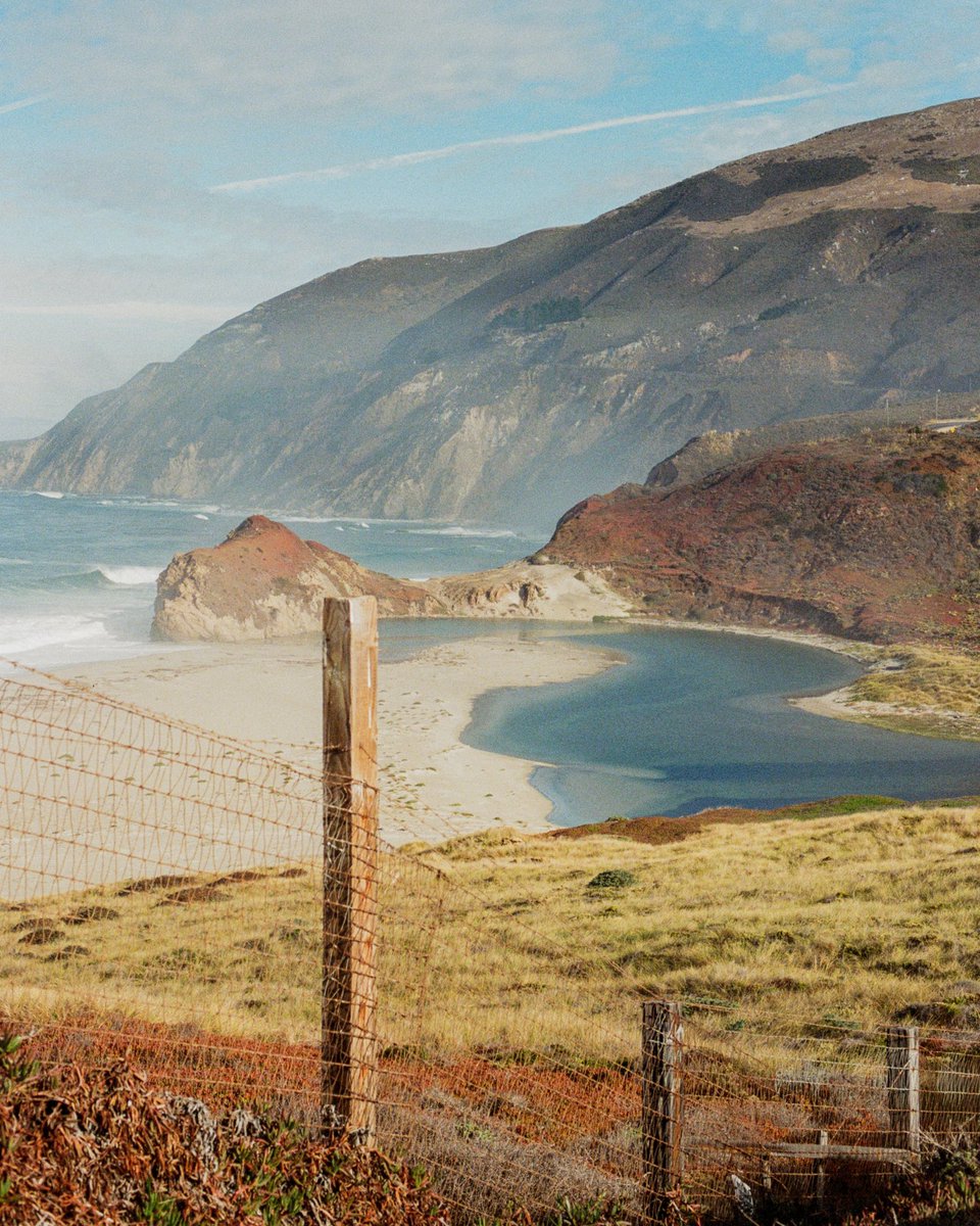 jvkewillivms's tweet photo. Big Sur mini-moon. #35mm https://t.co/f1yhMDPF1y