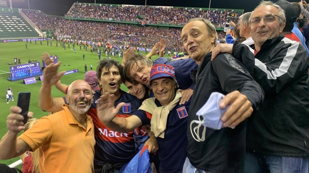 RodrigoMolinos's tweet photo. Después de dos años, el @catigreoficial vuelve a ser de PRIMERA.
Un premio muy merecido a un equipo que fue el mejor del torneo y  tiene una hinchada que se merecía esta alegría.
#VamosMatador https://t.co/UpwoCcjL0B