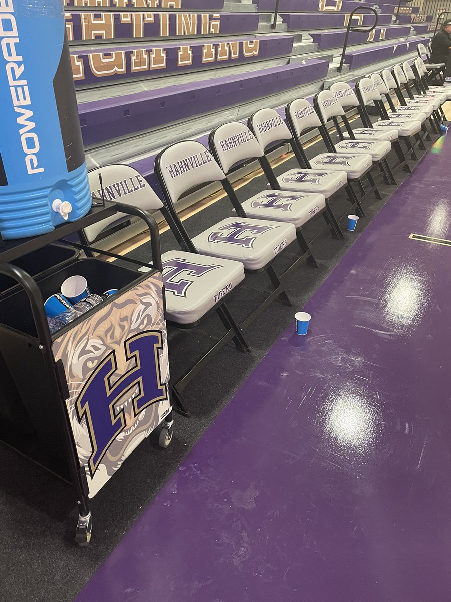 kade_ro's tweet photo. Congrats to @HAHNVILLEBBALL for opening the new gym with a W!! Looking forward to watching this team grow! https://t.co/xF9MWjm4tG