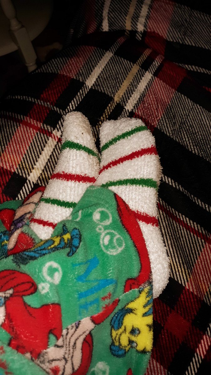 starnicole0216's tweet photo. Fuzzy socks and fuzzy pants it's a cozy night for sure https://t.co/dzxPC59eCx