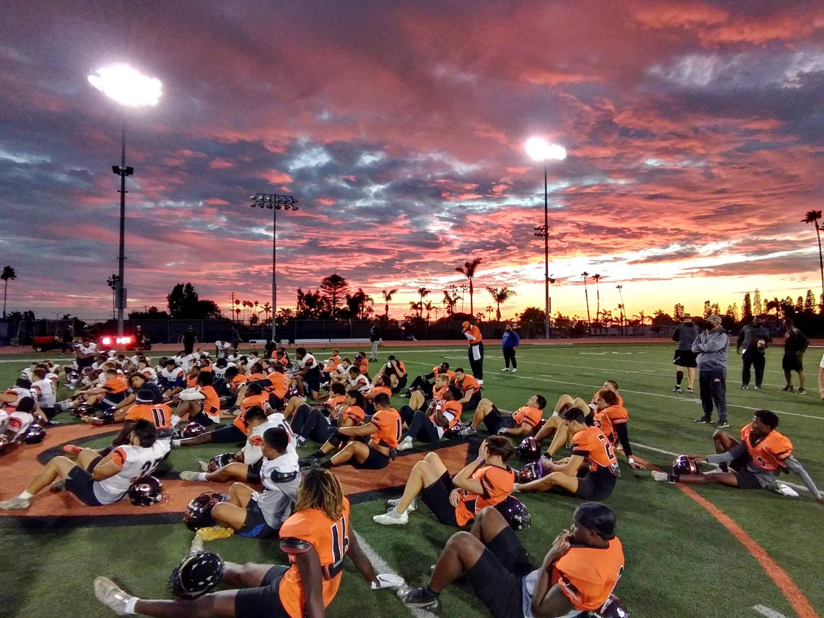 VCPirateFB's tweet photo. 4 years 2 the day & he still finds a way to check in and ☀️his light on us. There’s not 1 person who would be more excited for our Home playoff game this sat vs Riverside than @yourdaleytweet & By the looks of it, im pretty sure he’s going to be in attendance #Playing4More #BD27 https://t.co/Wr72yVmC8K