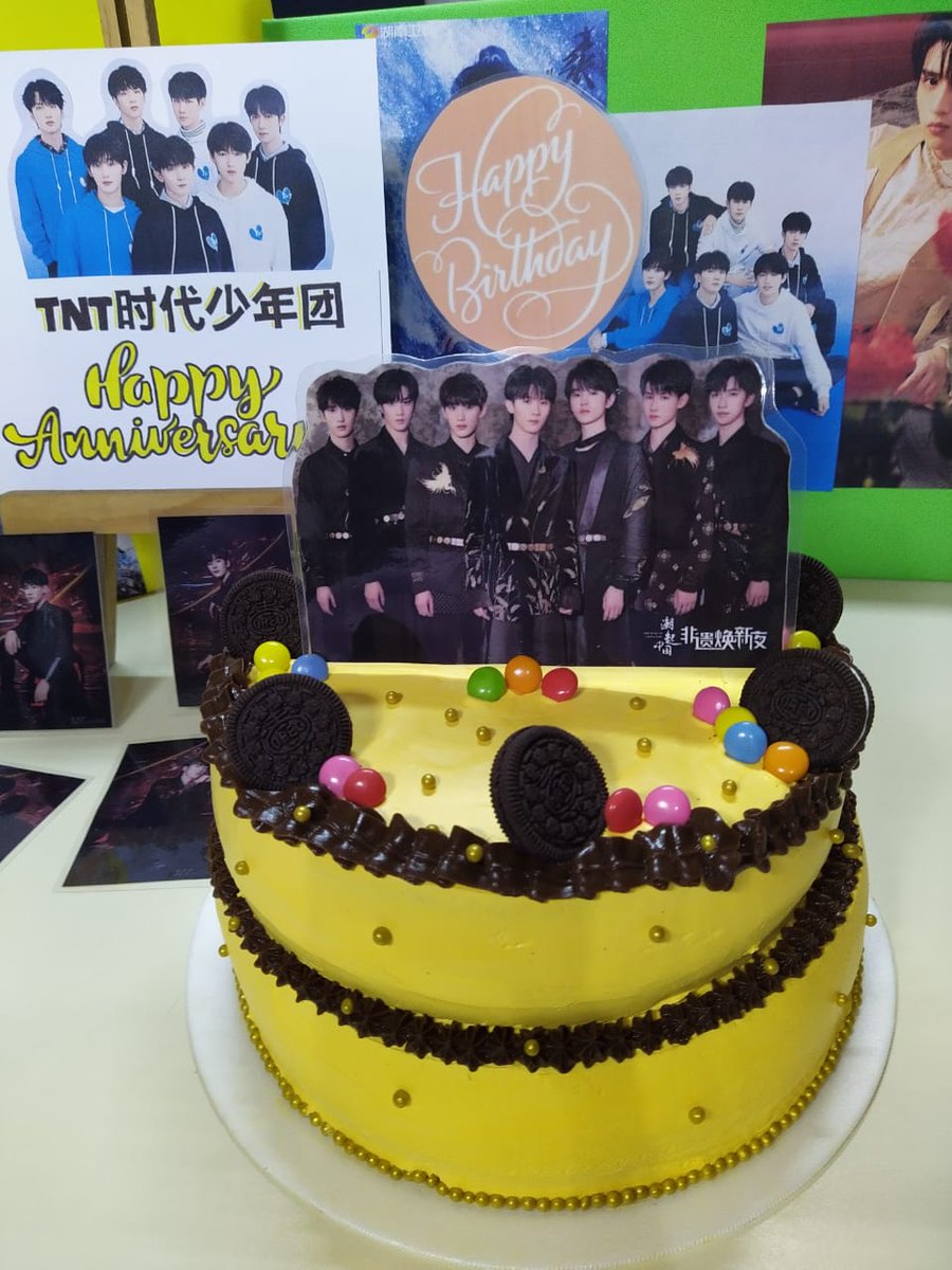 AzhiYuyu's tweet photo. #时代少年团出道两周年快乐
Feliz segundo aniversario TNT 💛🍿
#2YearsWithTNT
#时代少年团
#TEENSINTIMES
#马嘉祺
#丁程鑫
#宋亚轩
#刘耀文
#张真源
#严浩翔
#贺峻霖 https://t.co/e52T0367LW