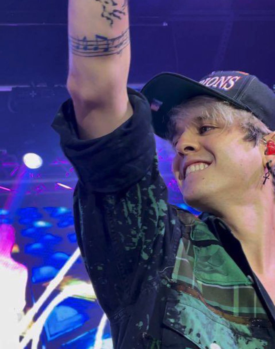 direcnco's tweet photo. Realmente admiro tu trayectoria y la persona amable y alegre que eres. Te quiero mucho, y agradezco ser un ejemplo para tantos otros, los cncowners tenemos la suerte de tenerte. Feliz cumpleaños, disfruta tu día❤️. @christophervele
#TextForChris #Chris26Bday #HappyChrisDay https://t.co/ey5Qv8CStQ