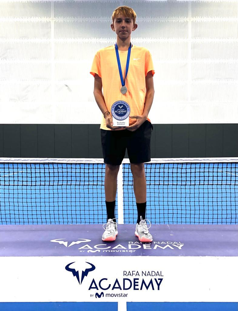 Avrupa Tenis Birliği’nin İspanya/Mallorca'da düzenlediği U12&amp;Under Festival'e Türkiye’den Milli Takım oyuncusu Mustafa Ege Şık davet edildi. Turnuvanın Tek Erkekler grup maçlarında Çeyrek Final oynayan öğrencimiz, Çiftler kategorisinde ise Final oynayarak turnuvada 2. oldu. 👏👏