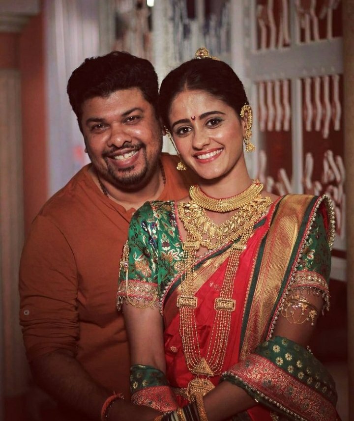jharokhon_se's tweet photo. 23.11.2020💗
Gem got by @StarPlus and #GhumHaiKisikeyPyaarMeiin cvs😌
@sidd_vankar as u said!!!

Thank u for existing ayesha ❣
#Ayeshasingh #SaiJoshi https://t.co/nykdVyKhoD