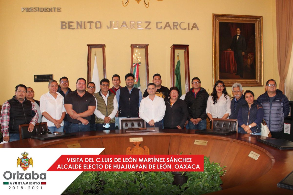 iroji's tweet photo. Recibí la visita de @LuisdeLeonHUAJ alcalde electo de Huajuapan de León, Oaxaca y su comuna, el cual les di la bienvenida a @Orizaba_PuebloM 
Recorrieron la ciudad, quieren saber por qué Orizaba es modelo a seguir en administración pública en cuanto a limpia pública, y seguridad. https://t.co/jlewvNkA8R