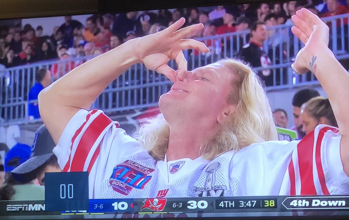 m_weber11's tweet photo. @BarstoolBigCat this guy thinks Danny Dimes stinks https://t.co/mZNFTD7i0p
