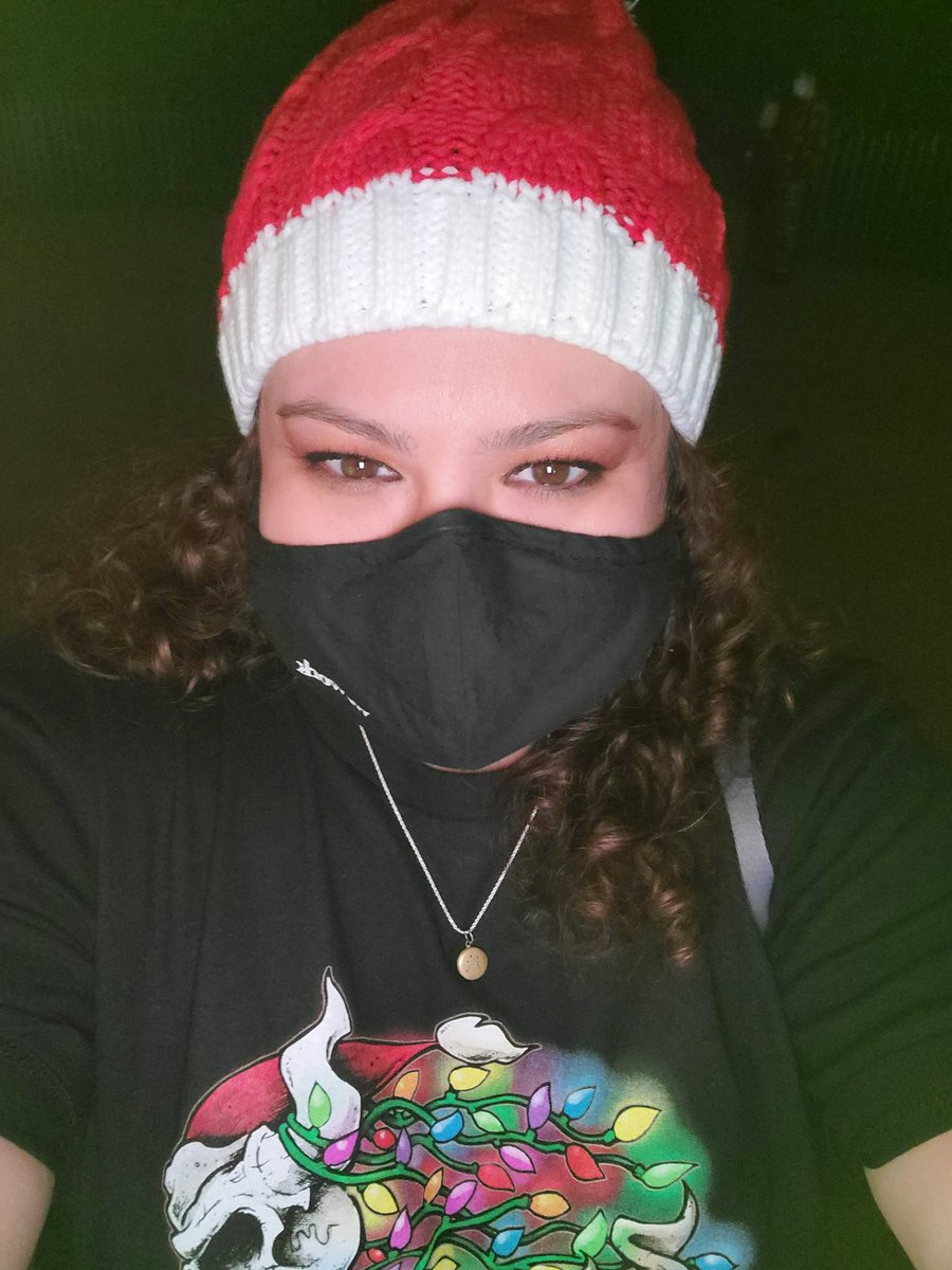 TallyJax's tweet photo. Gotta love when you can go watch holiday lights in a t-shirt #onlyinsocal #kickofftoholidayszn https://t.co/LzCq6oRpLK