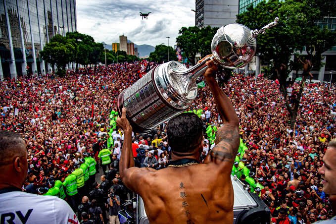 RoostCoin___'s tweet photo. 2 anos do melhor dia da minha vida ❤️🖤#VamosFlamengo https://t.co/2vnPKTBJDS