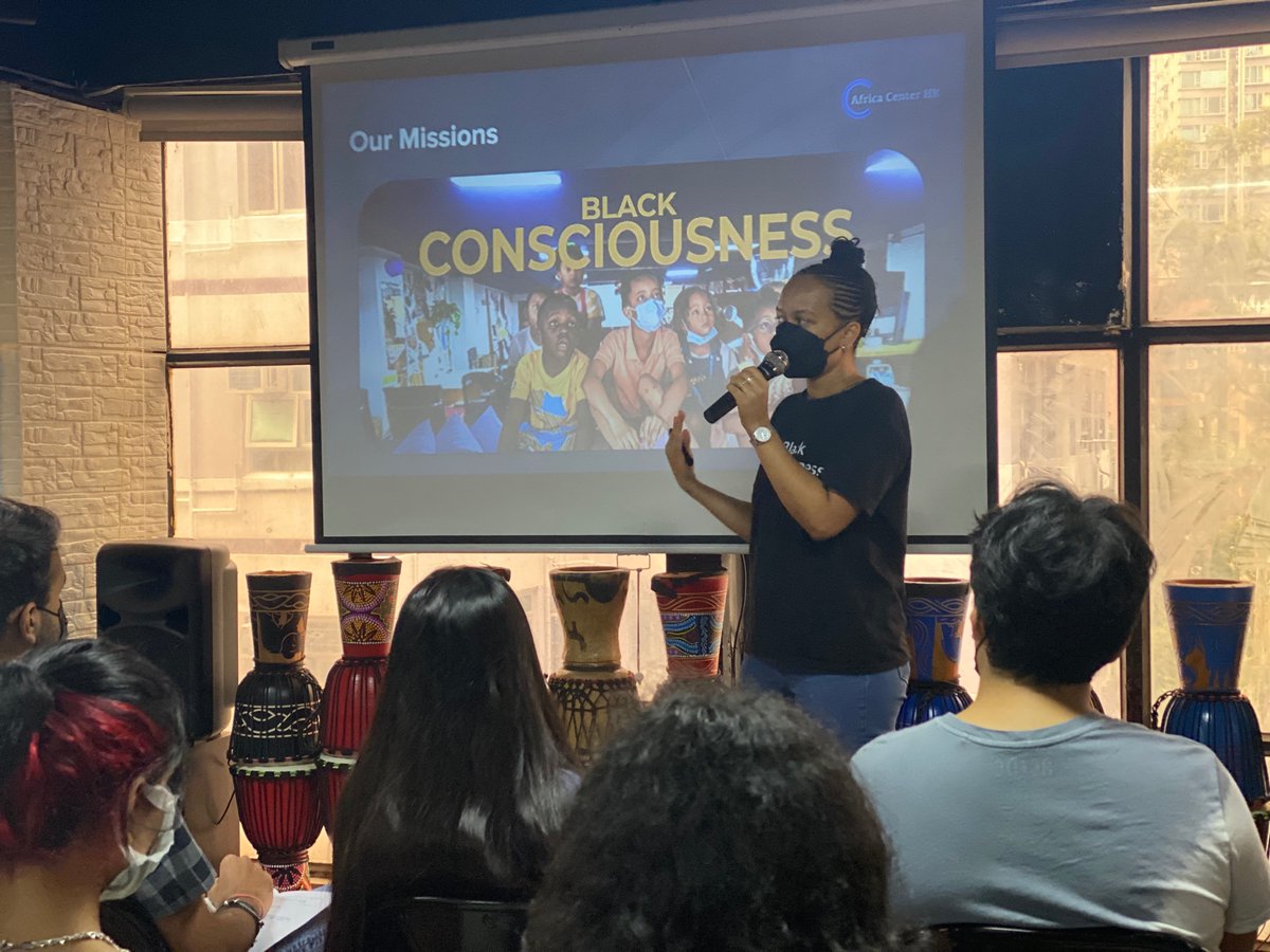 KimberlyW08's tweet photo. AIS students received a warm welcome at the Africa Center HK this morning. They learned about many of the social issues facing the African community in Hong Kong and began their social learning projects! @OELPAIS @wing_mwing @aishongkong #FG2L2021 #OELP #UNSDs #Beyondtheredbricks https://t.co/qfPSwSHFQ8