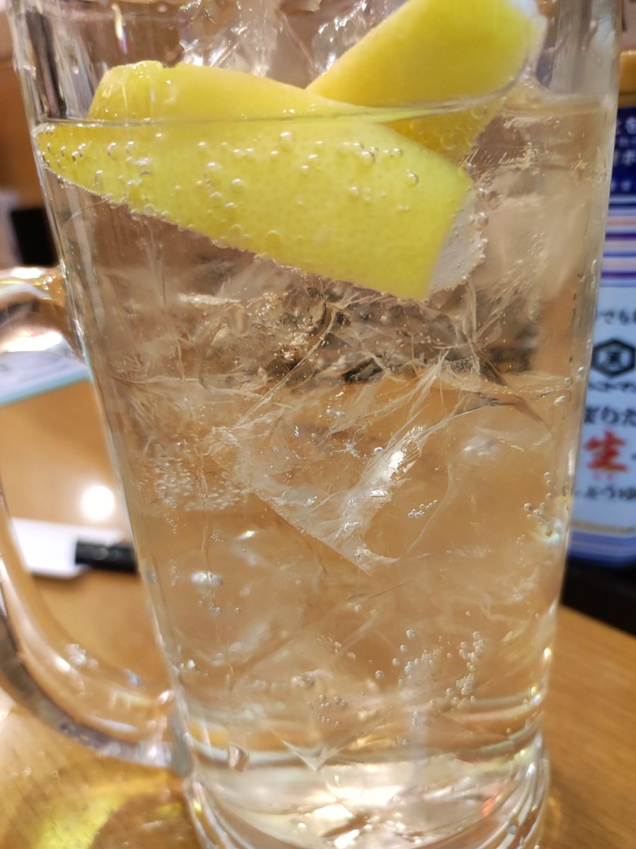 yyworld_dev's tweet photo. ホッピーないときの消去法。すなわちハイボール https://t.co/LMarGtbErO