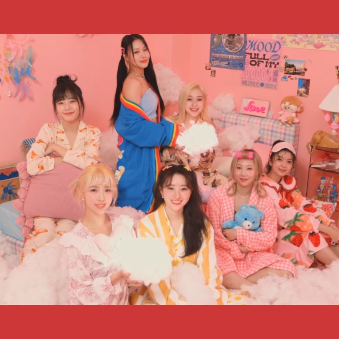 naevizfariz's tweet photo. meanwhile in parallel universe :
Oh My Girl -              Dreamcatcher -
Dejavu                       Cupid https://t.co/9p0XwktBji