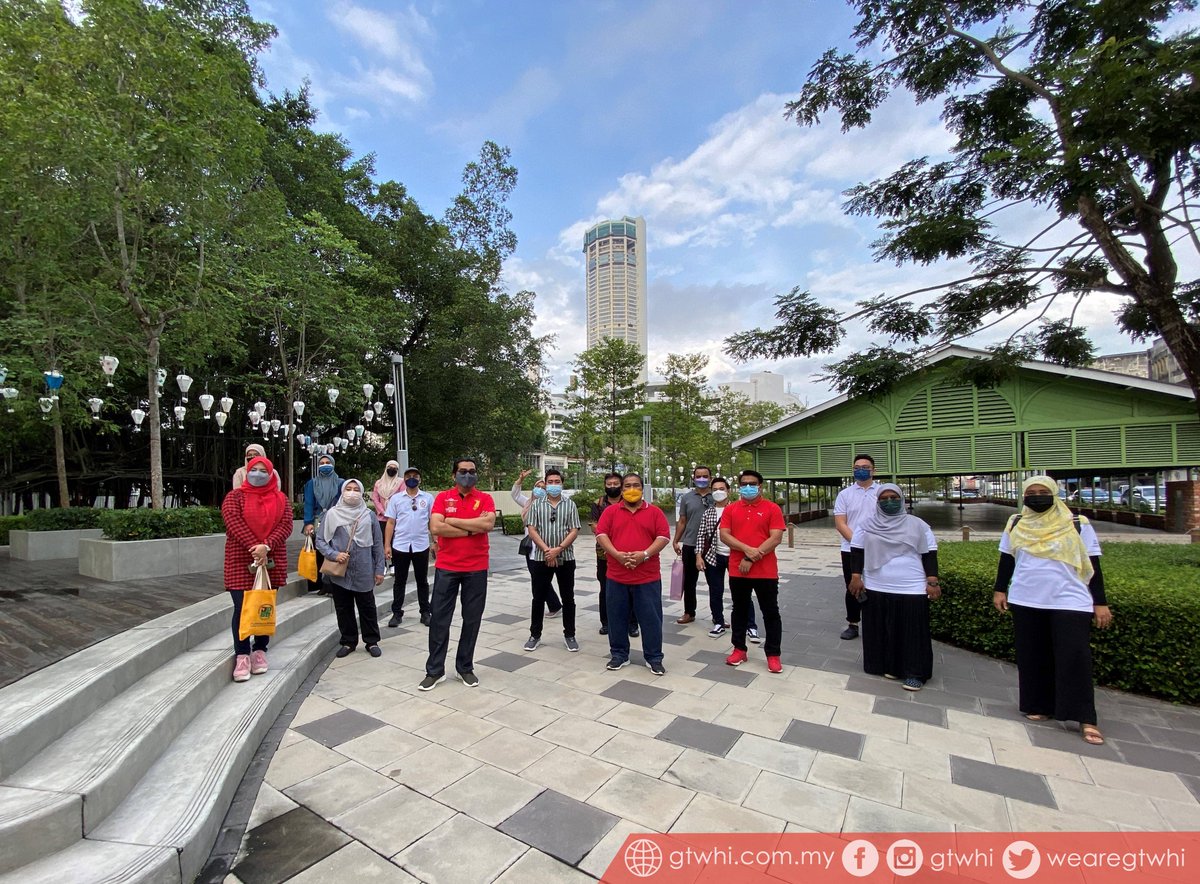 WeAreGTWHI's tweet photo. On 23 Nov 2021, GTWHI brought PLANMalaysia@Melaka on a walkabout in the George Town UNESCO World Heritage Site, including visits to locations such as Sia Boey Urban Archaeological Park, Lebuh Armenian, and Lebuh Acheh.
@JPBDMOfficial
#Walkabout #GeorgeTownPenang https://t.co/yFuVAgfFg6