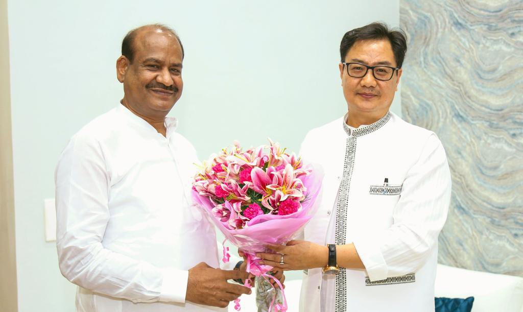 माननीय लोकसभा अध्यक्ष श्री <a href="/ombirlakota/">Om Birla</a> जी को जन्मदिन की हार्दिक शुभकामनाएं। 
आप स्वस्थ और दीर्घायु रहें, ईश्वर से यही कामना करता हूं।