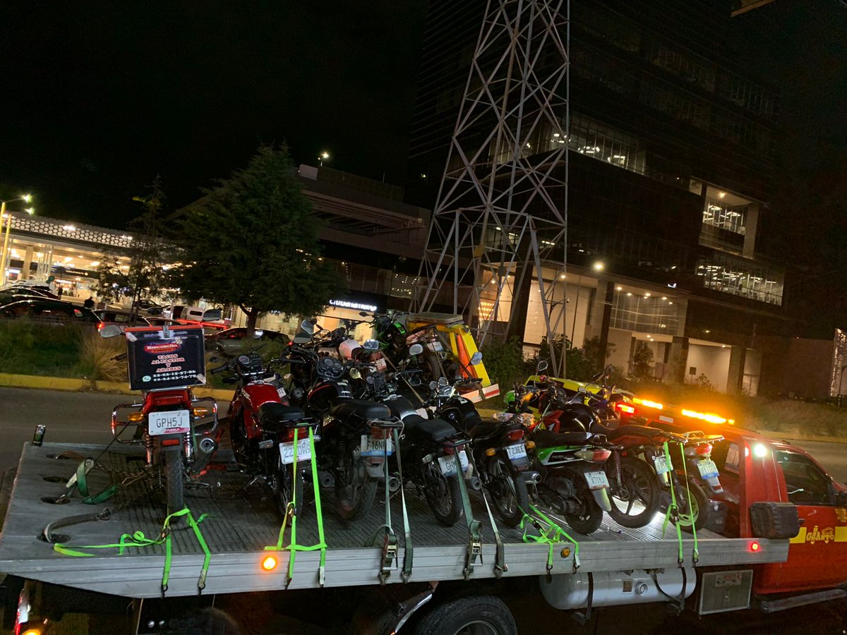 SSC_Pue's tweet photo. 👮‍♀️🚔👮‍♂️ #ÚltimaHora | Con la finalidad de brindar condiciones de tranquilidad y seguridad para la ciudadanía, ponemos en marcha el operativo #MotoSegura.

📍 Prevenimos la comisión de delitos y faltas administrativas. 🏍️

➡️ #ContigoYConRumbo por tu bienestar. 👨‍👩‍👧‍👦 https://t.co/zbDvEeGL7w