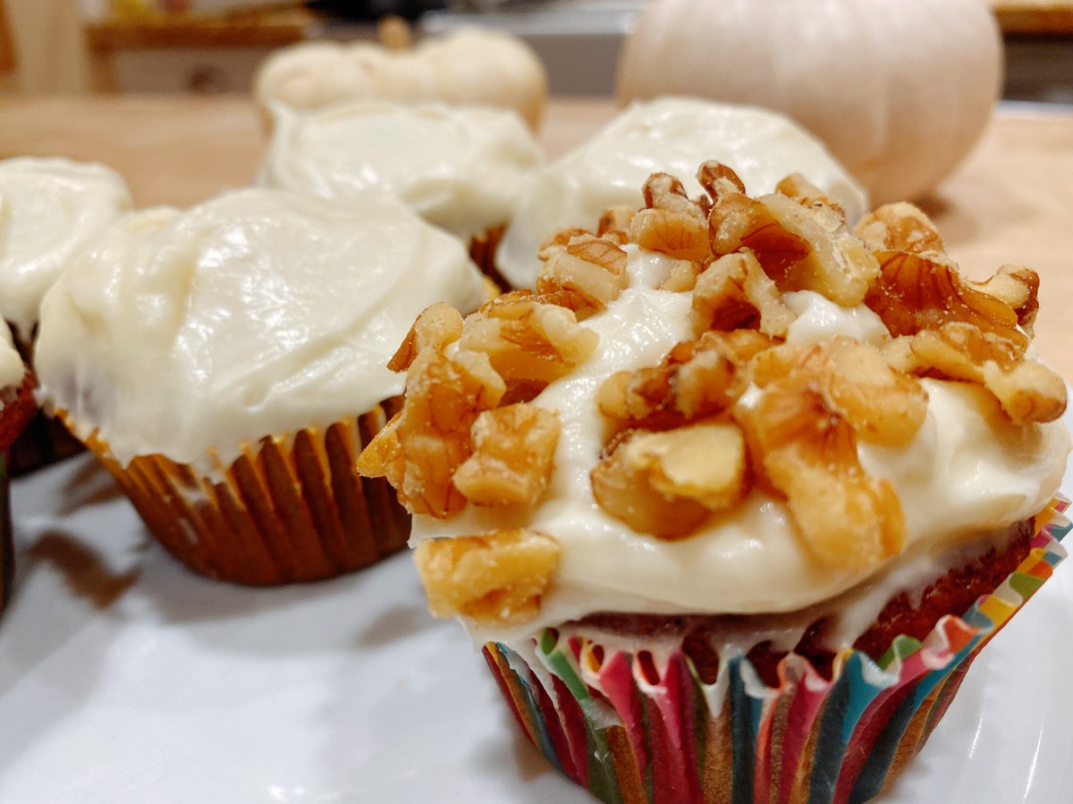 Pumpkin everything! This recipe for pumpkin spice cupcakes with cream cheese frosting is the best. bit.ly/3FzAOZk #cupcakes #pumpkin