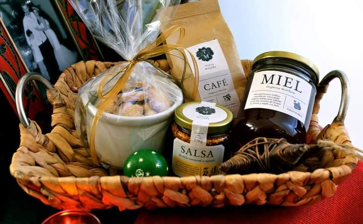 artedaga's tweet photo. Ya tienen sus regalos navideños? En @manzardpostres tenemos los deliciosos polvorones de naranja y canela y productos artesanales de Tabasco y Chiapas. Una forma original y muy personal de decir gracias. 5580402127 https://t.co/EI8r1e4bKV