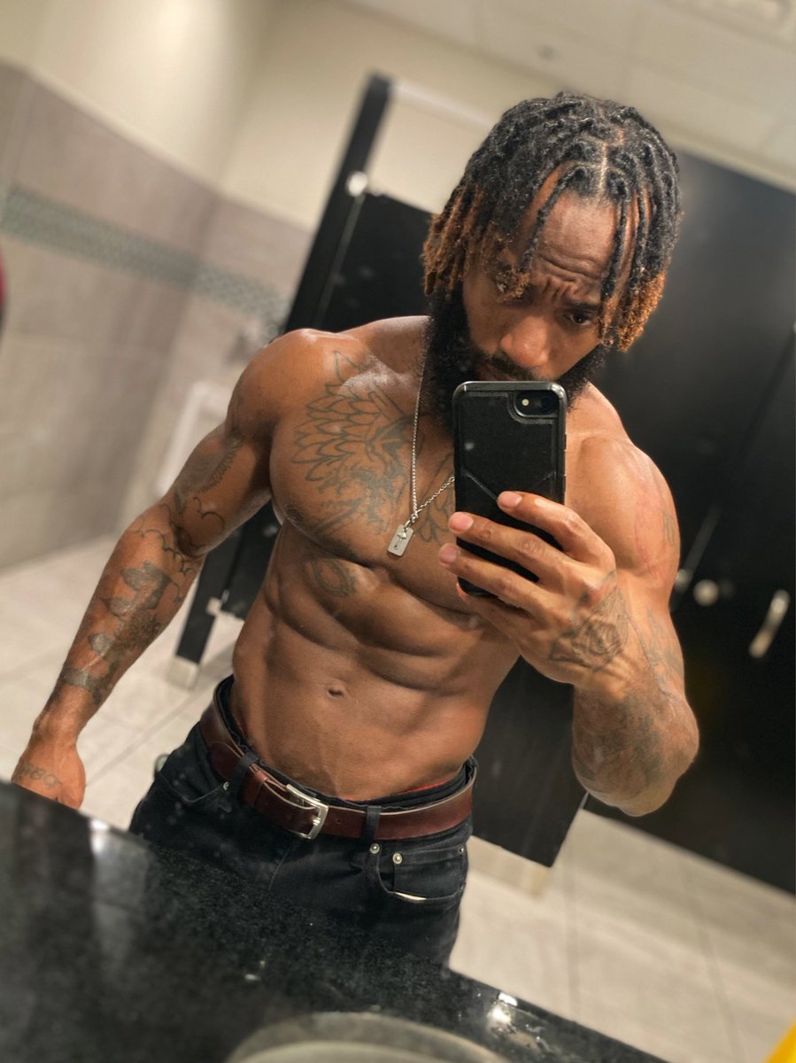 TheFitGodd's tweet photo. 🔥🔥🦁💪🏾 Natural Black God Bodi!#melanin #blackgod #blackhealthmatters #lion #rastafit #lochairlife https://t.co/ZkZ2ALzFlI